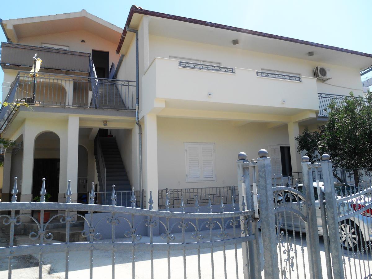 Apartments Bresan Trogir Exterior foto
